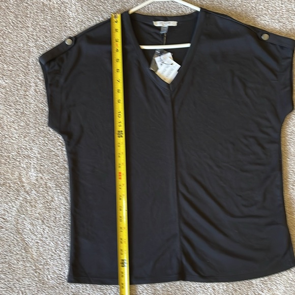 Cable & Gauge Studio, Women's Short Sleeve Straight Fit Black V-Neck Shirt - Picture 10 of 11